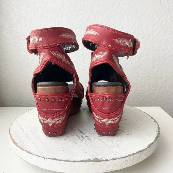 Red Embroidered Women's Wedges - Picture 3 of 12